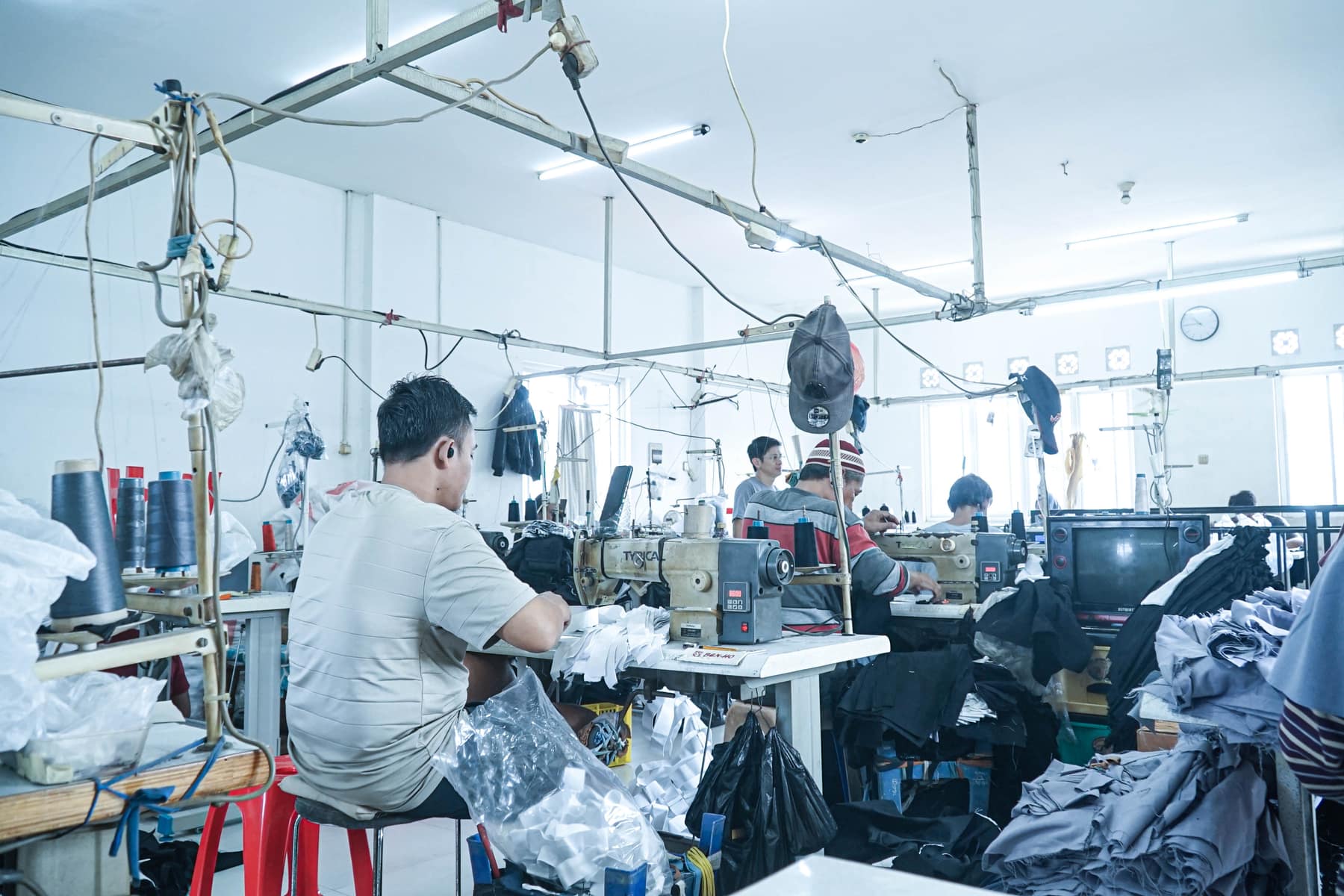 Foto pabrik: mesin, tim, stok, packing 6