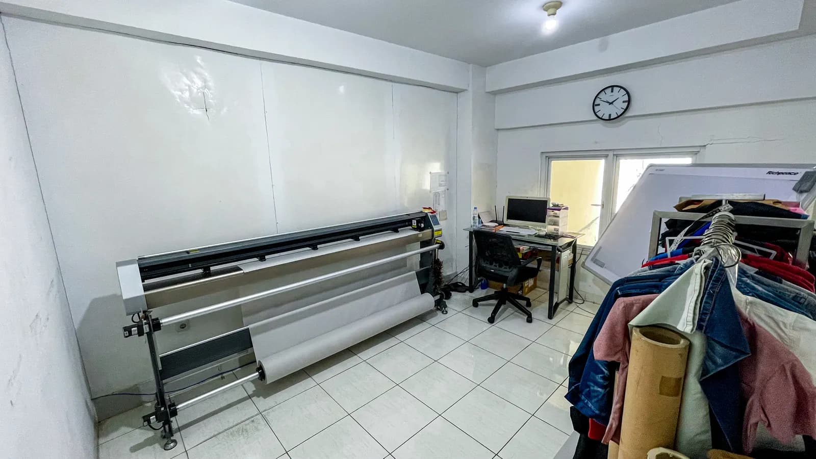 Foto pabrik: mesin, tim, stok, packing 5
